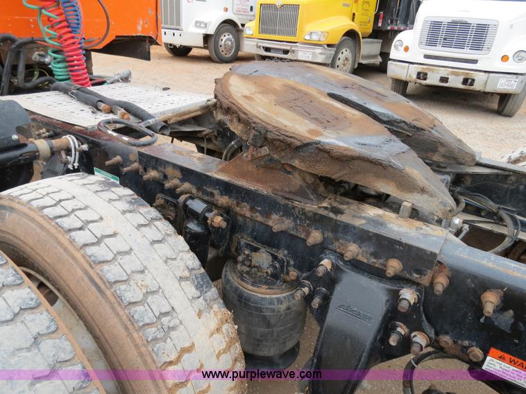 image for item B2299 2005 Freightliner Century Class S/T semi truck