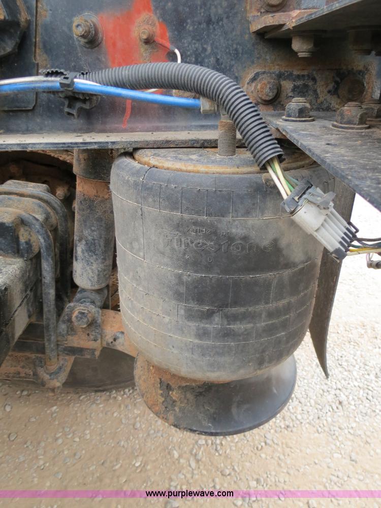 image for item B2299 2005 Freightliner Century Class S/T semi truck