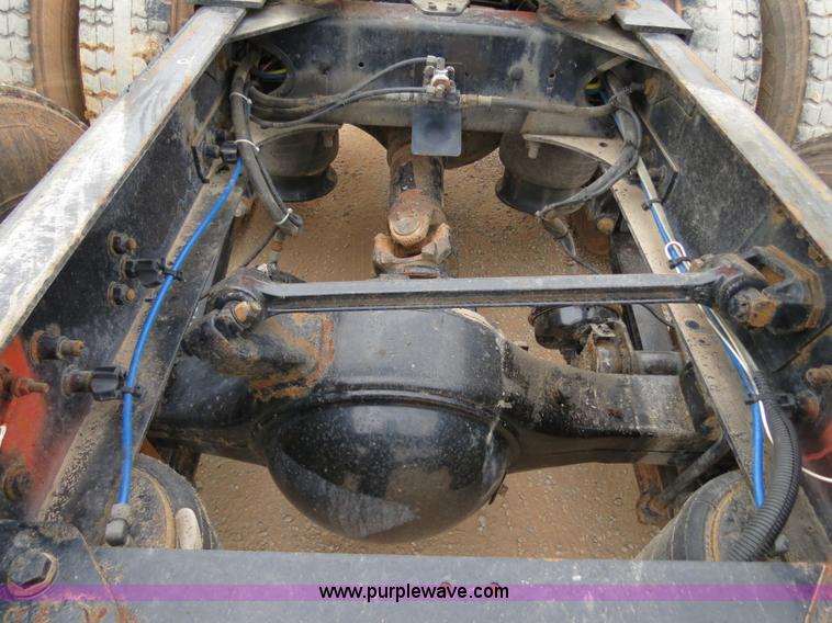 image for item B2299 2005 Freightliner Century Class S/T semi truck