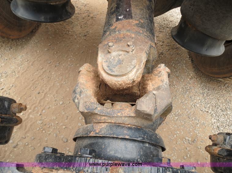 image for item B2299 2005 Freightliner Century Class S/T semi truck