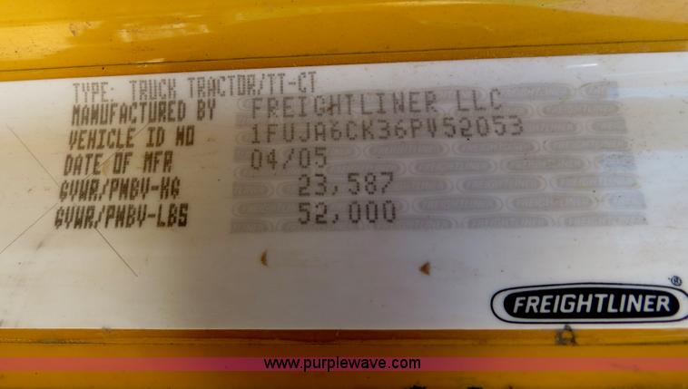 image for item B2300 2006 Freightliner Columbia semi truck