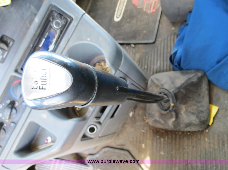 image for item B2300 2006 Freightliner Columbia semi truck