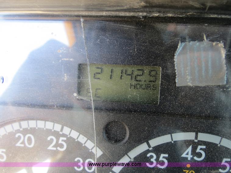 image for item B2300 2006 Freightliner Columbia semi truck