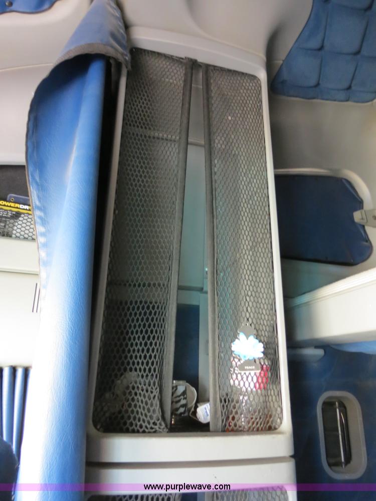 image for item B2300 2006 Freightliner Columbia semi truck