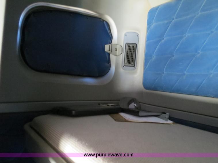 image for item B2300 2006 Freightliner Columbia semi truck