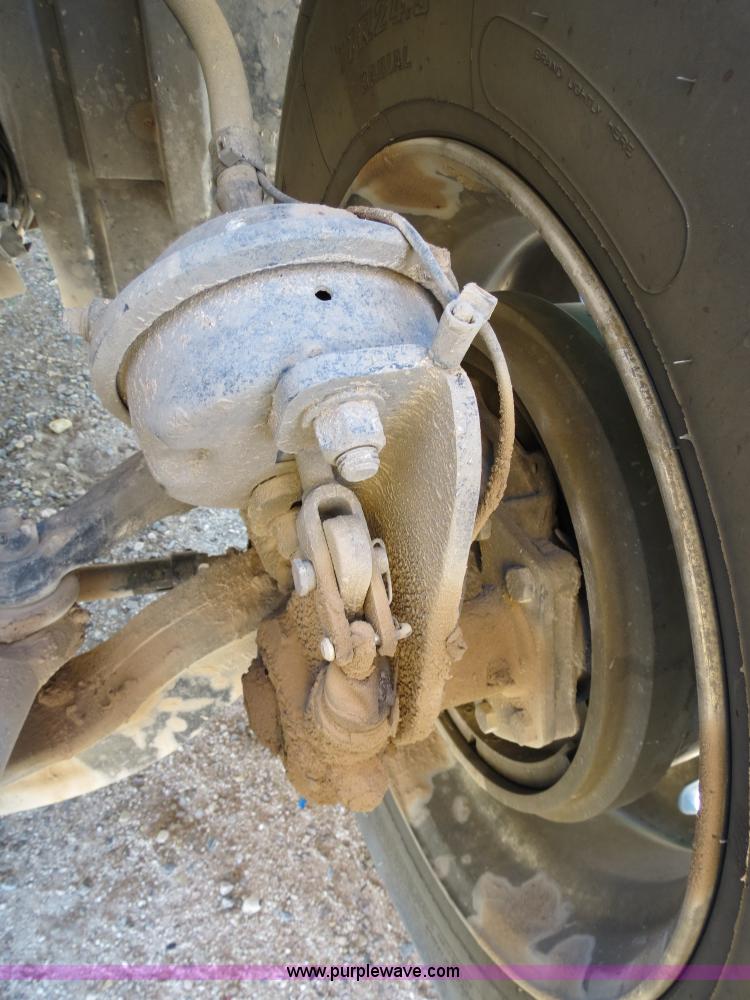 image for item B2300 2006 Freightliner Columbia semi truck