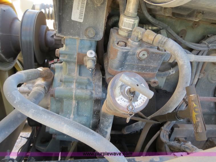 image for item B2300 2006 Freightliner Columbia semi truck