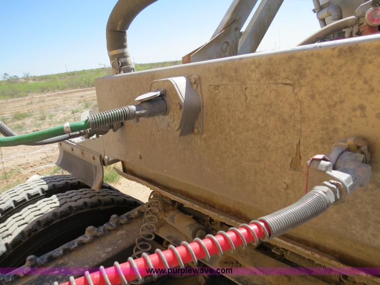 image for item B2300 2006 Freightliner Columbia semi truck