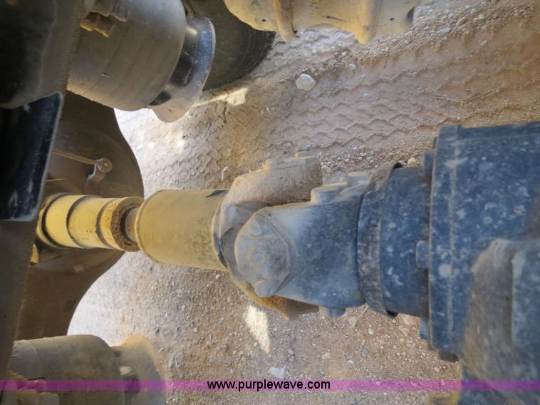 image for item B2300 2006 Freightliner Columbia semi truck