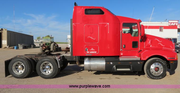 image for item B2310 2003 Kenworth T600 semi truck