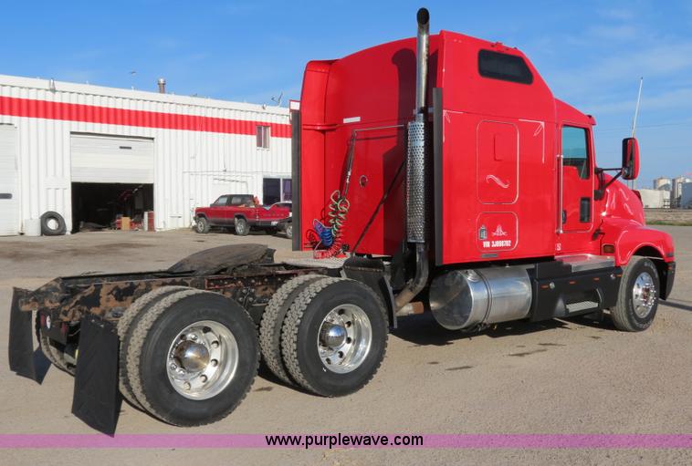 image for item B2310 2003 Kenworth T600 semi truck