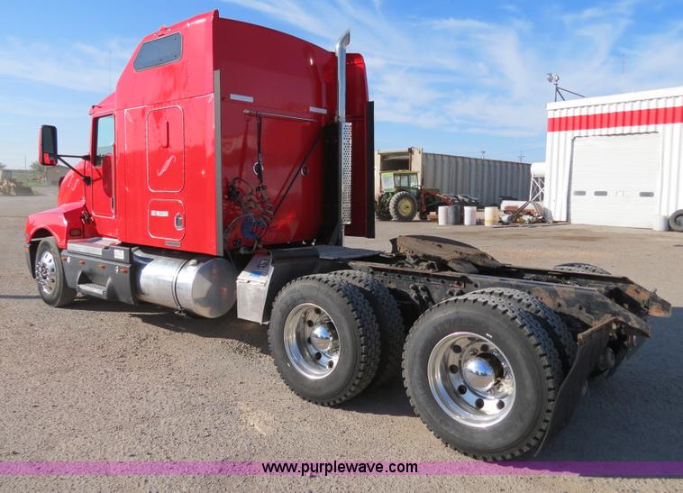 image for item B2310 2003 Kenworth T600 semi truck