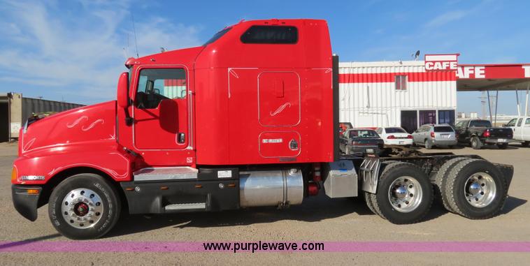 image for item B2310 2003 Kenworth T600 semi truck