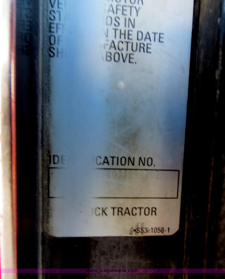 image for item B2310 2003 Kenworth T600 semi truck