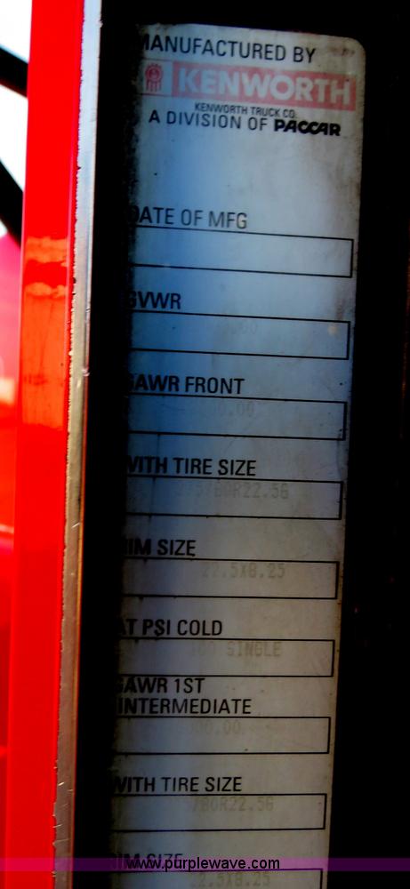 image for item B2310 2003 Kenworth T600 semi truck