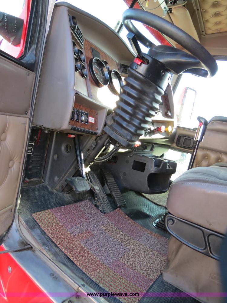 image for item B2310 2003 Kenworth T600 semi truck