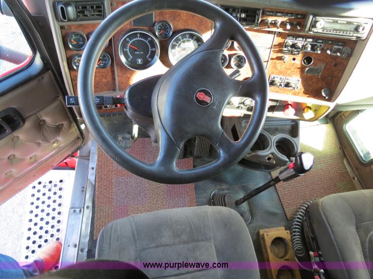 image for item B2310 2003 Kenworth T600 semi truck
