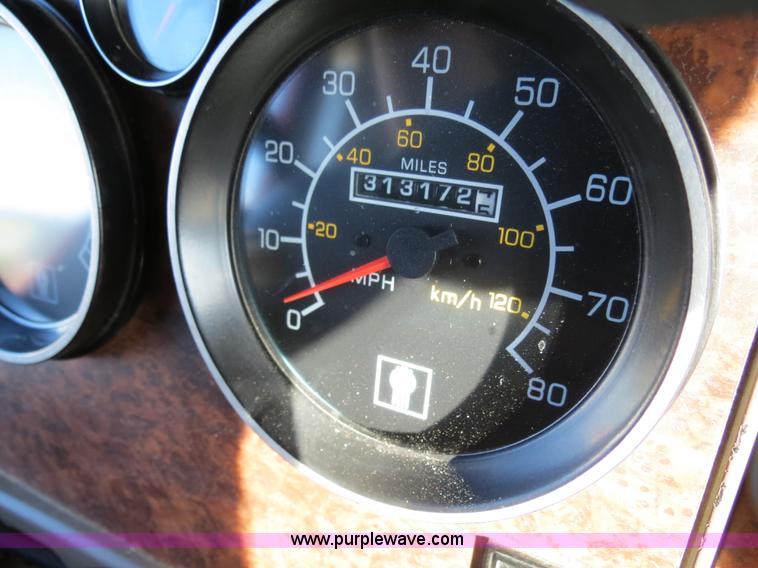 image for item B2310 2003 Kenworth T600 semi truck