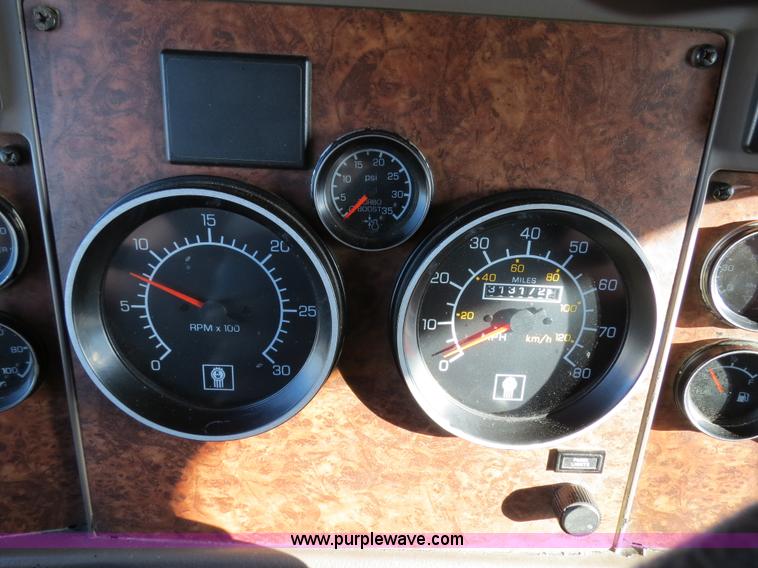 image for item B2310 2003 Kenworth T600 semi truck