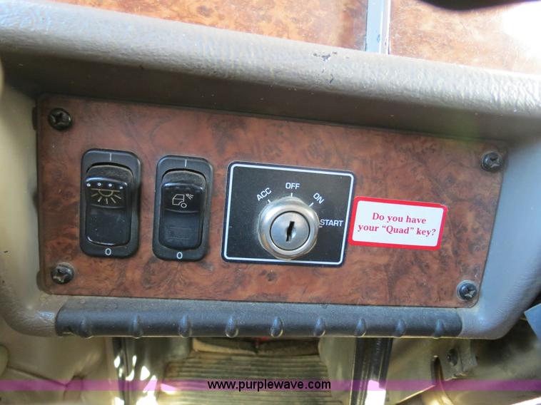 image for item B2310 2003 Kenworth T600 semi truck