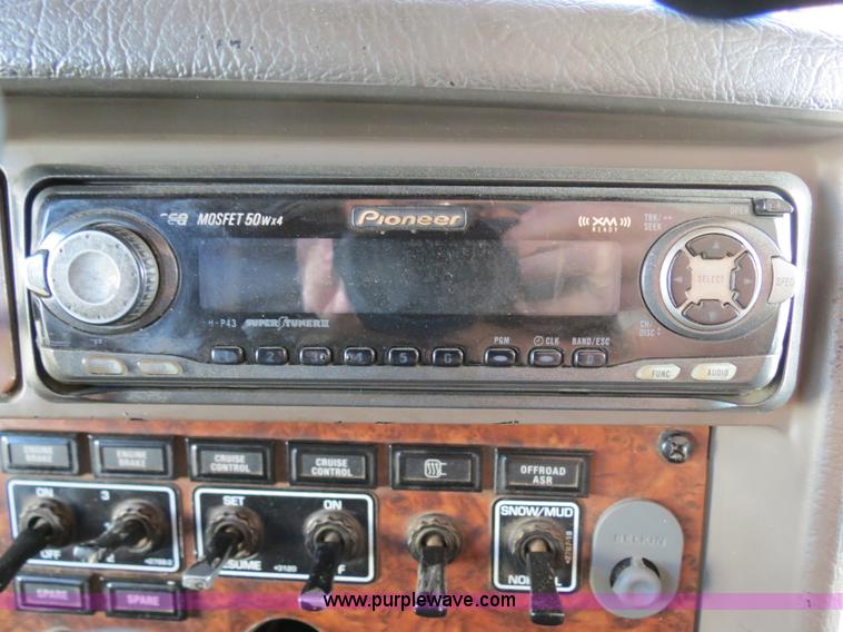 image for item B2310 2003 Kenworth T600 semi truck