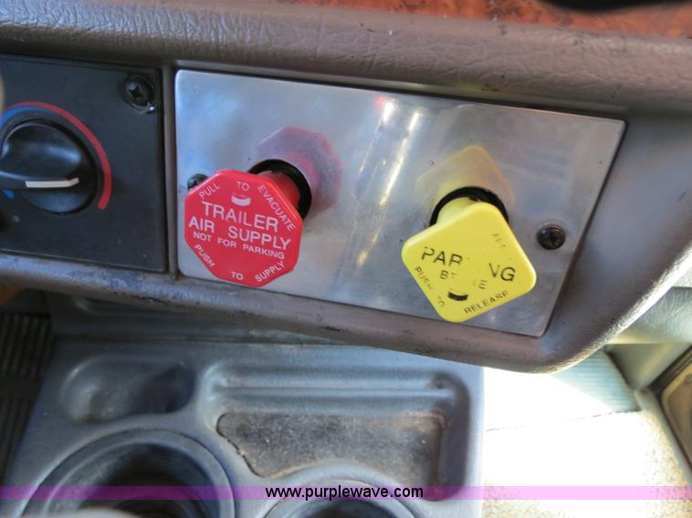 image for item B2310 2003 Kenworth T600 semi truck