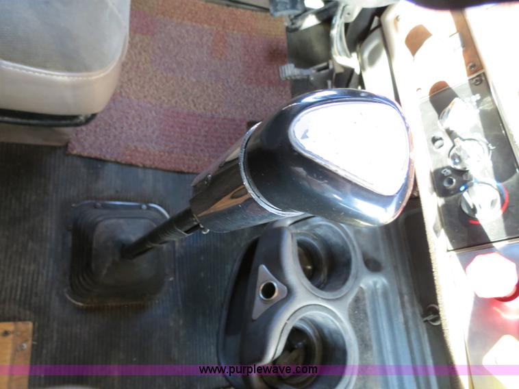 image for item B2310 2003 Kenworth T600 semi truck