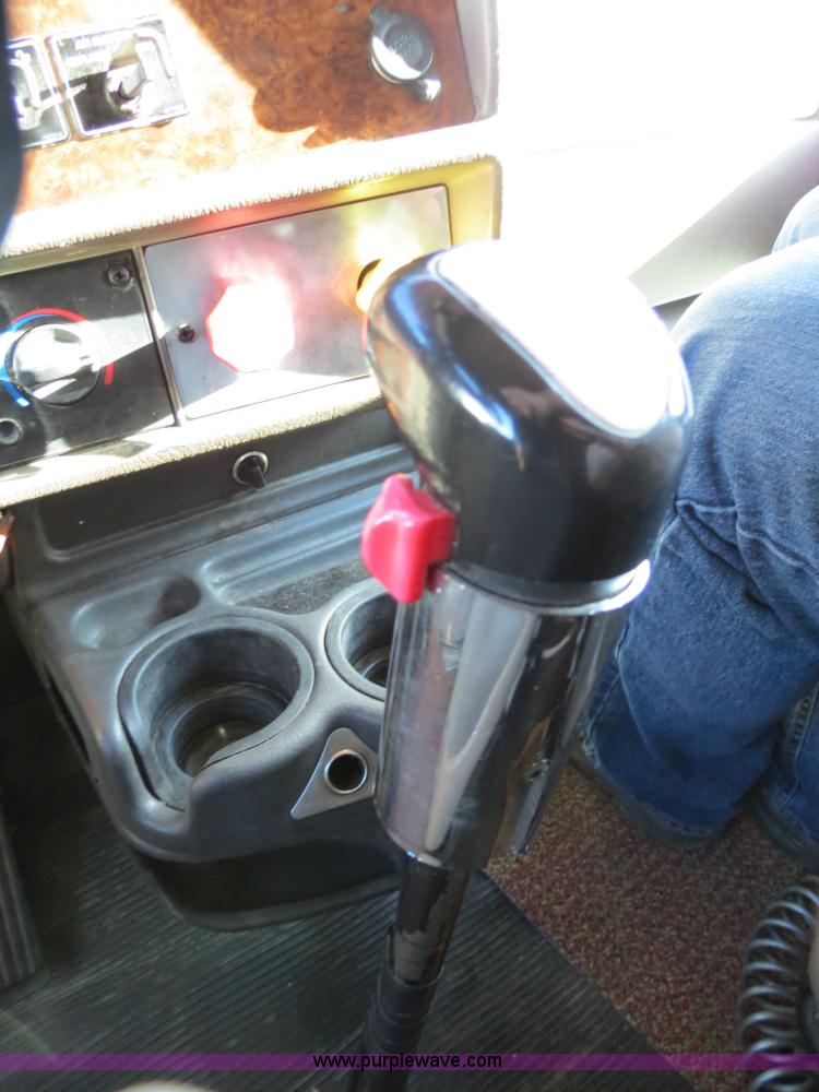 image for item B2310 2003 Kenworth T600 semi truck