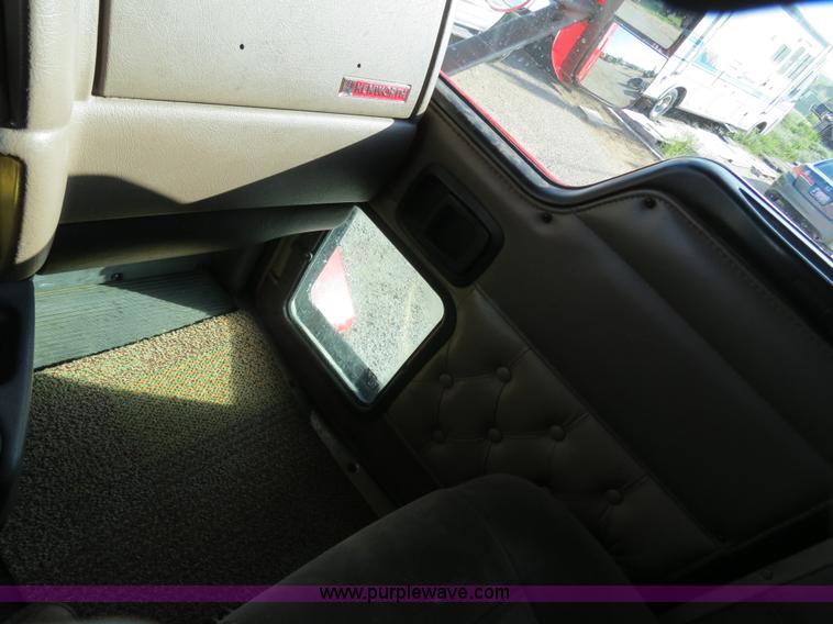 image for item B2310 2003 Kenworth T600 semi truck