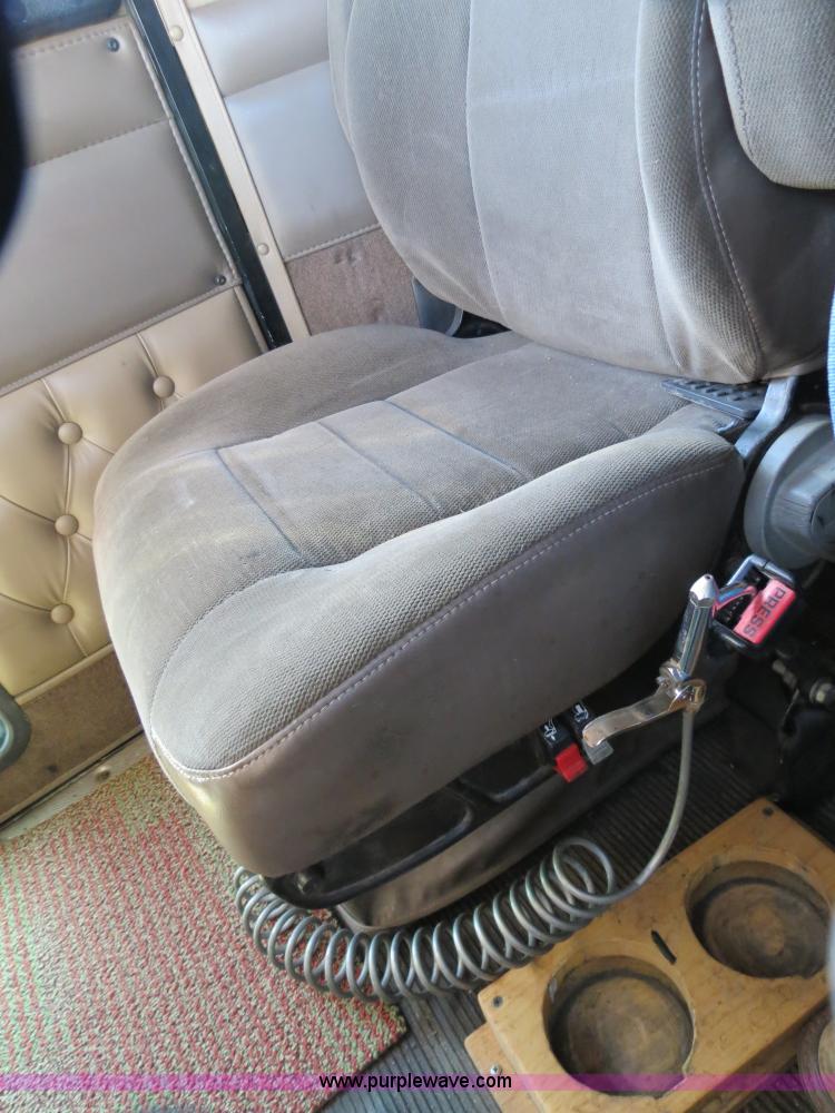 image for item B2310 2003 Kenworth T600 semi truck