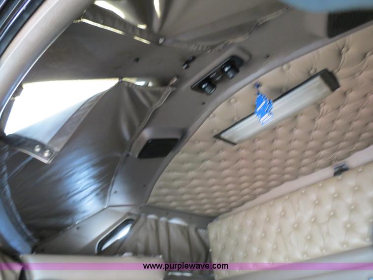 image for item B2310 2003 Kenworth T600 semi truck