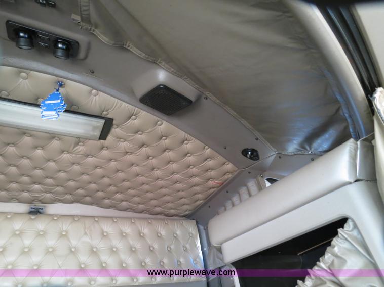 image for item B2310 2003 Kenworth T600 semi truck