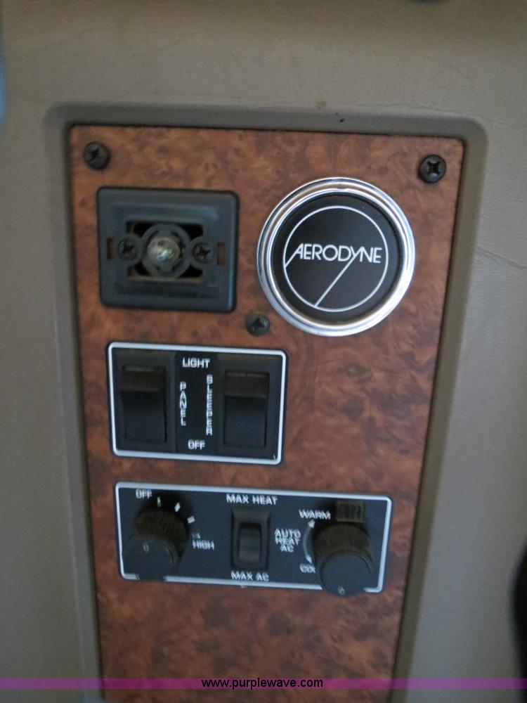 image for item B2310 2003 Kenworth T600 semi truck