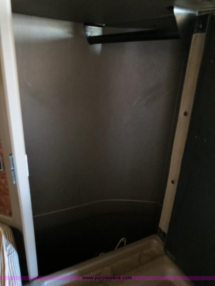 image for item B2310 2003 Kenworth T600 semi truck