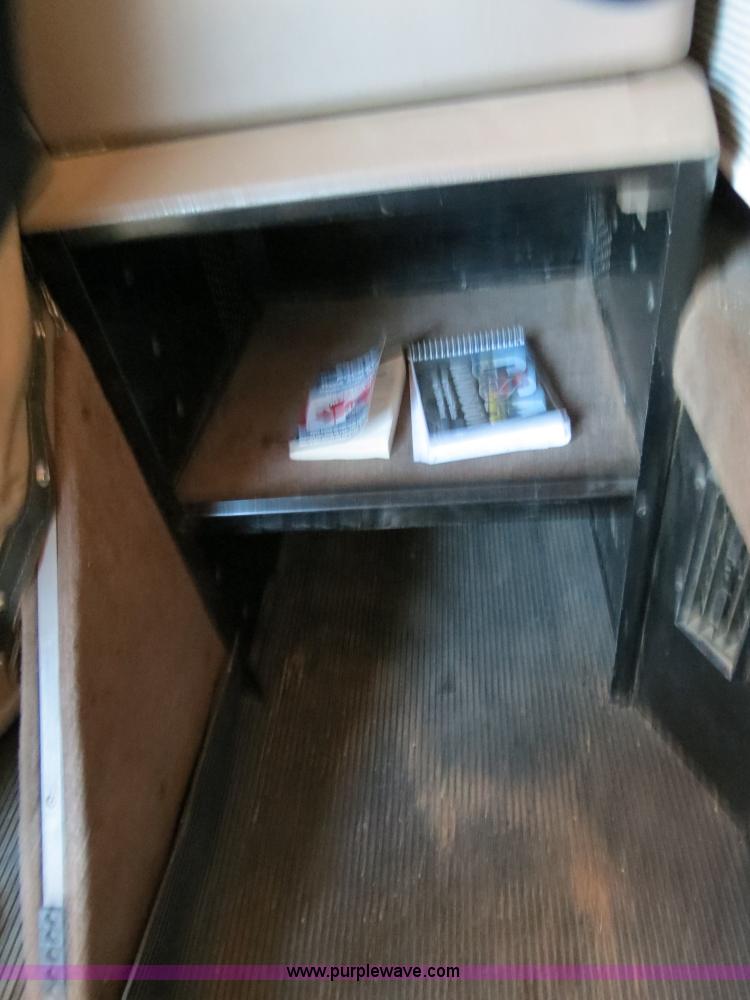 image for item B2310 2003 Kenworth T600 semi truck