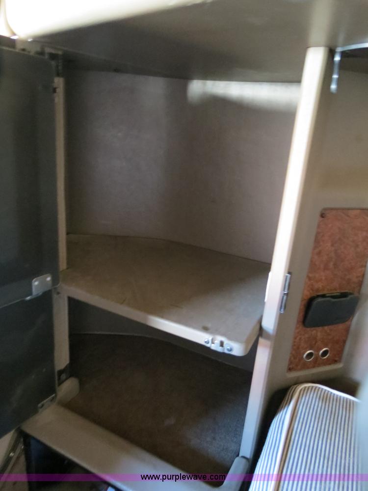 image for item B2310 2003 Kenworth T600 semi truck