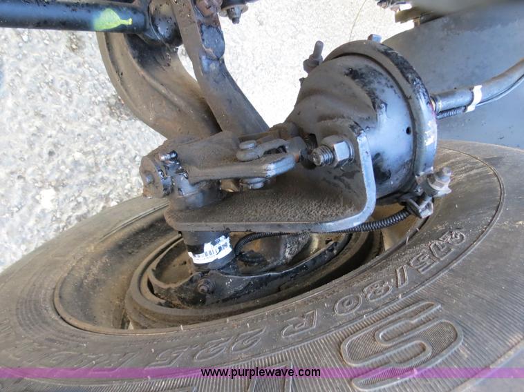 image for item B2310 2003 Kenworth T600 semi truck