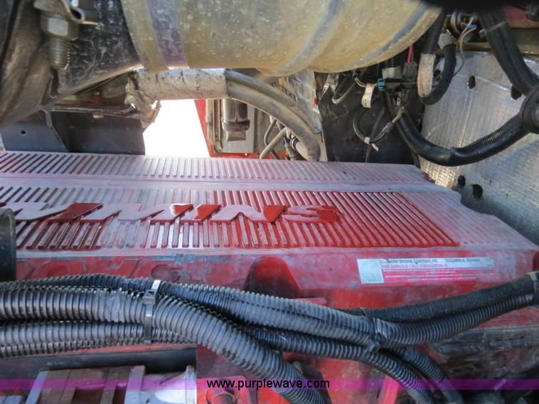 image for item B2310 2003 Kenworth T600 semi truck