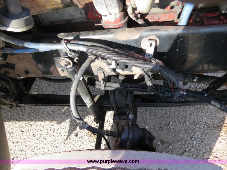 image for item B2310 2003 Kenworth T600 semi truck