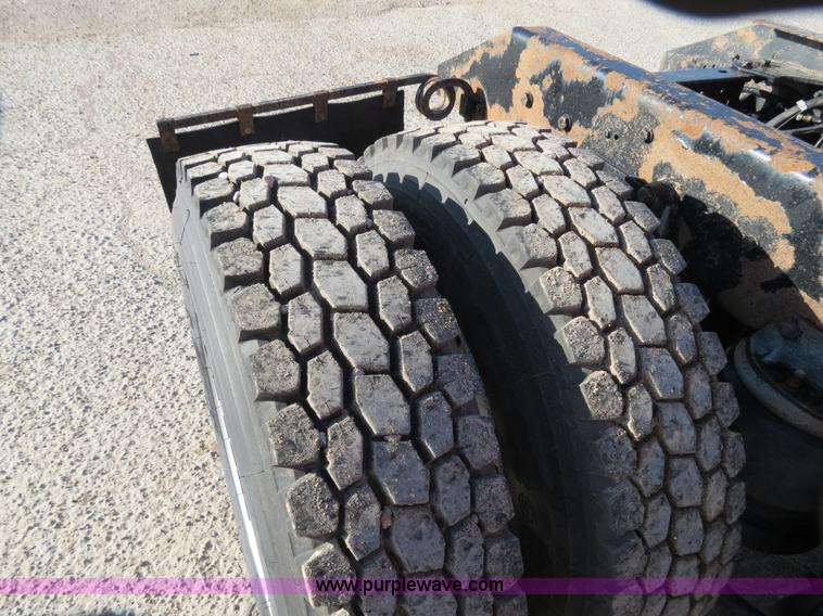 image for item B2310 2003 Kenworth T600 semi truck