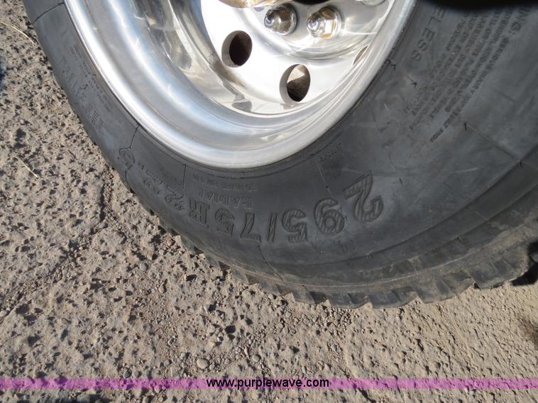 image for item B2310 2003 Kenworth T600 semi truck