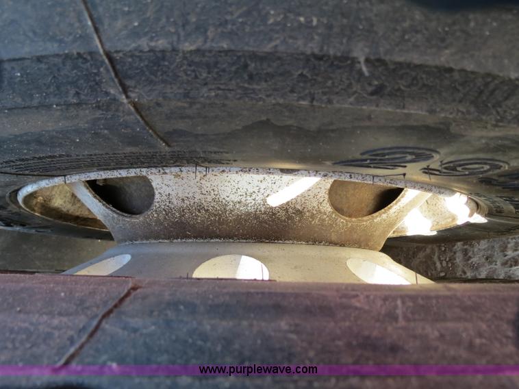 image for item B2310 2003 Kenworth T600 semi truck