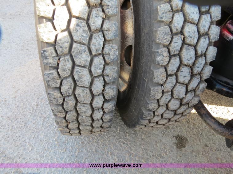 image for item B2310 2003 Kenworth T600 semi truck