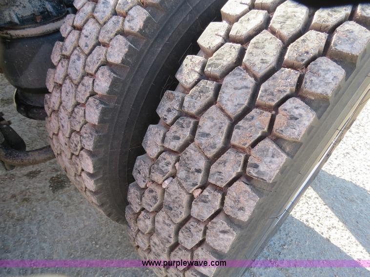 image for item B2310 2003 Kenworth T600 semi truck