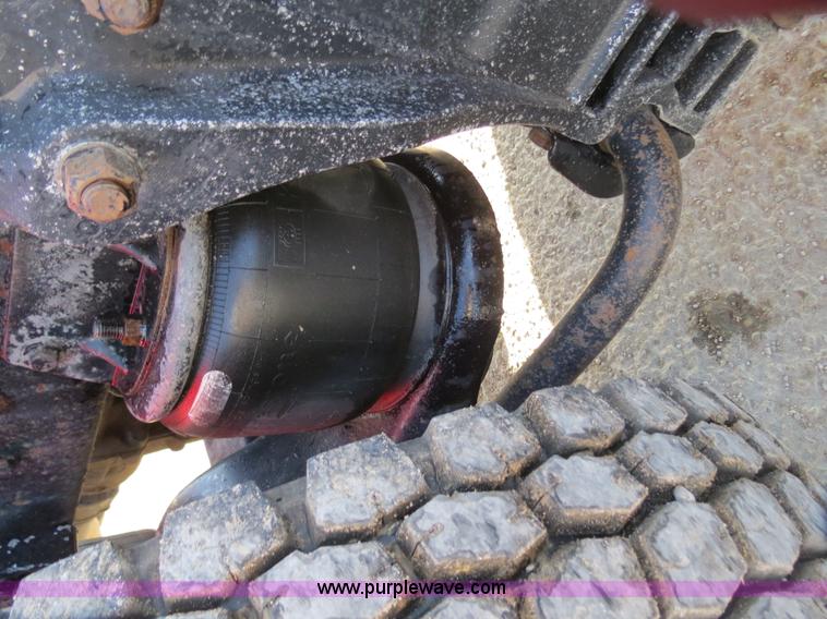 image for item B2310 2003 Kenworth T600 semi truck