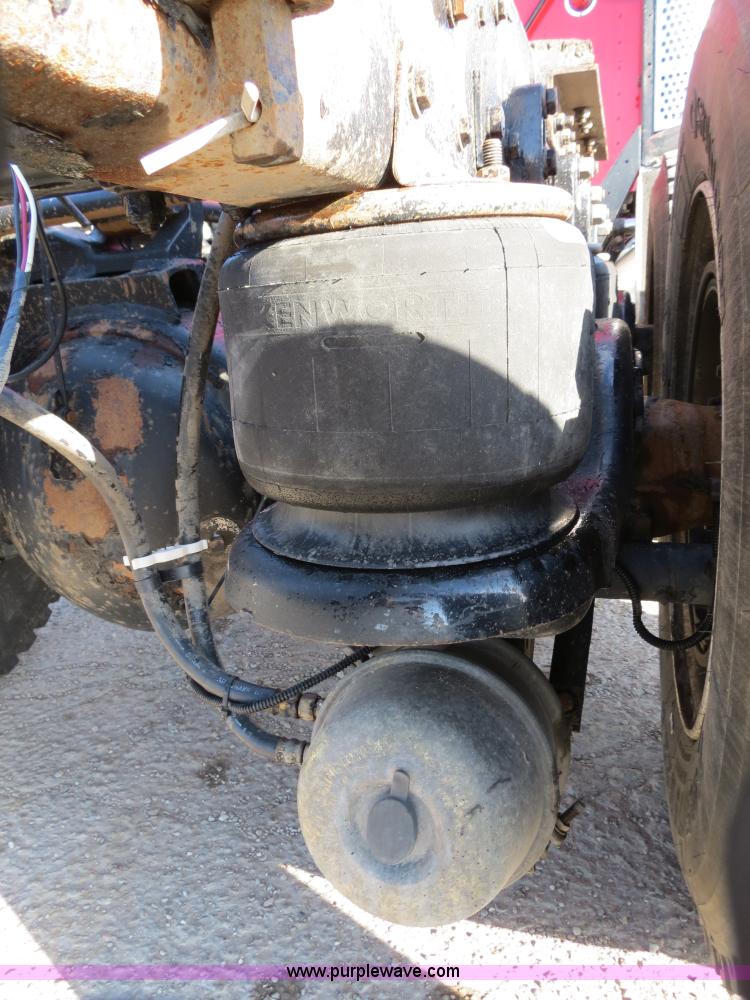 image for item B2310 2003 Kenworth T600 semi truck