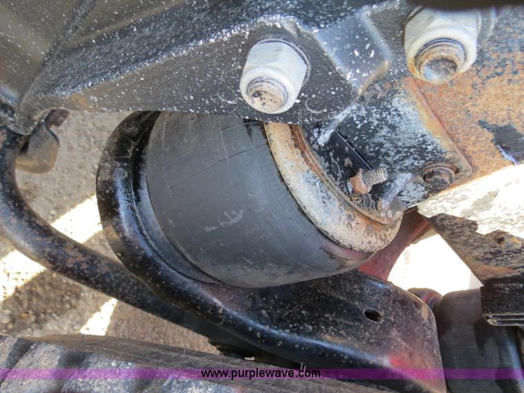 image for item B2310 2003 Kenworth T600 semi truck