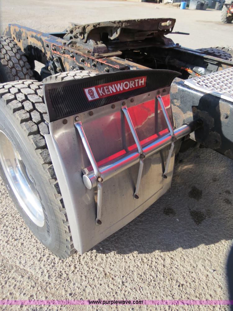 image for item B2310 2003 Kenworth T600 semi truck