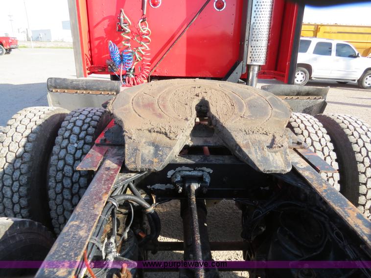 image for item B2310 2003 Kenworth T600 semi truck