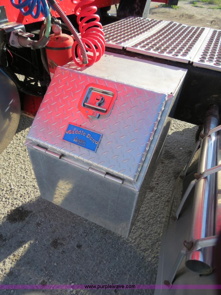 image for item B2310 2003 Kenworth T600 semi truck